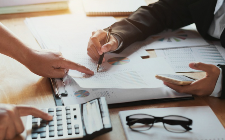indoor coverage, bank, handshake, accountant