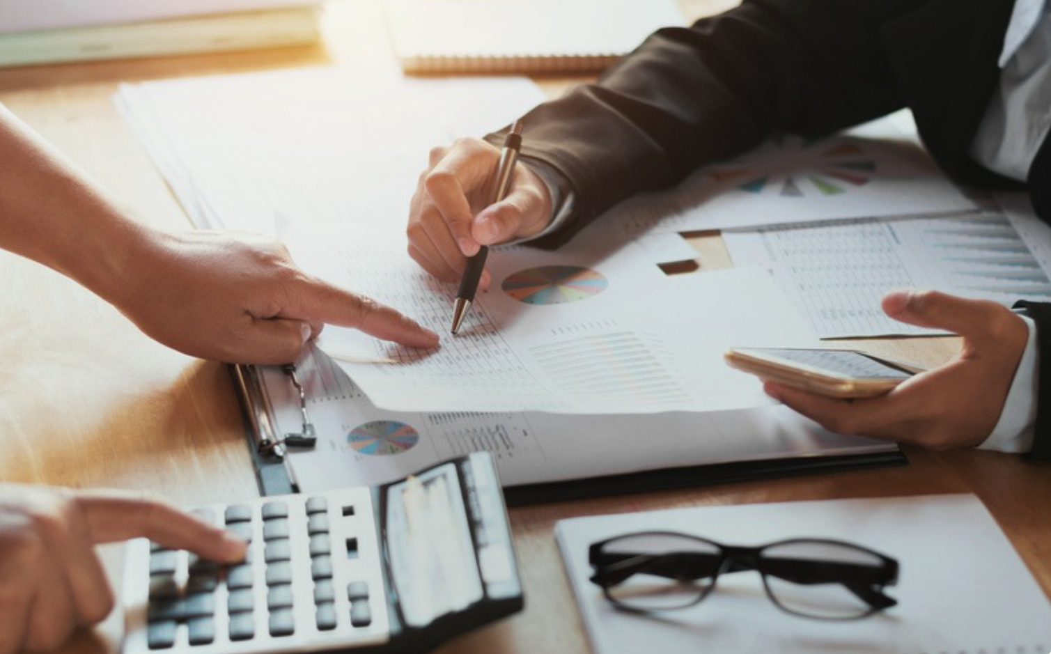 indoor coverage, bank, handshake, accountant